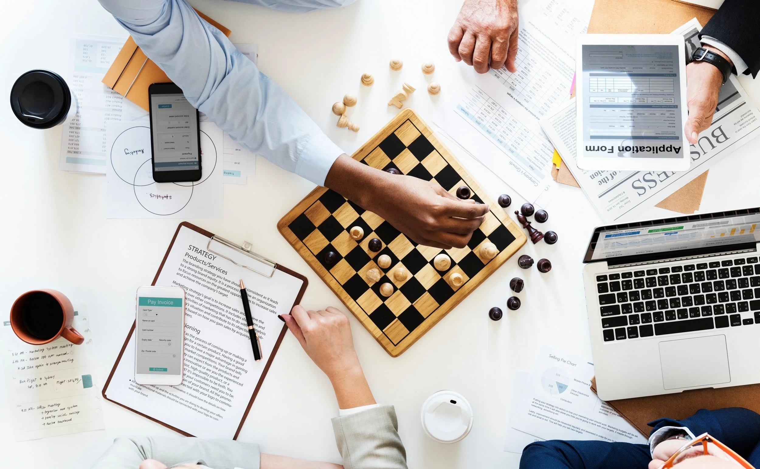 Discover the top 5 benefits of using a Professional Employer Organization (PEO) for your business, A PEO can help your business thrive.